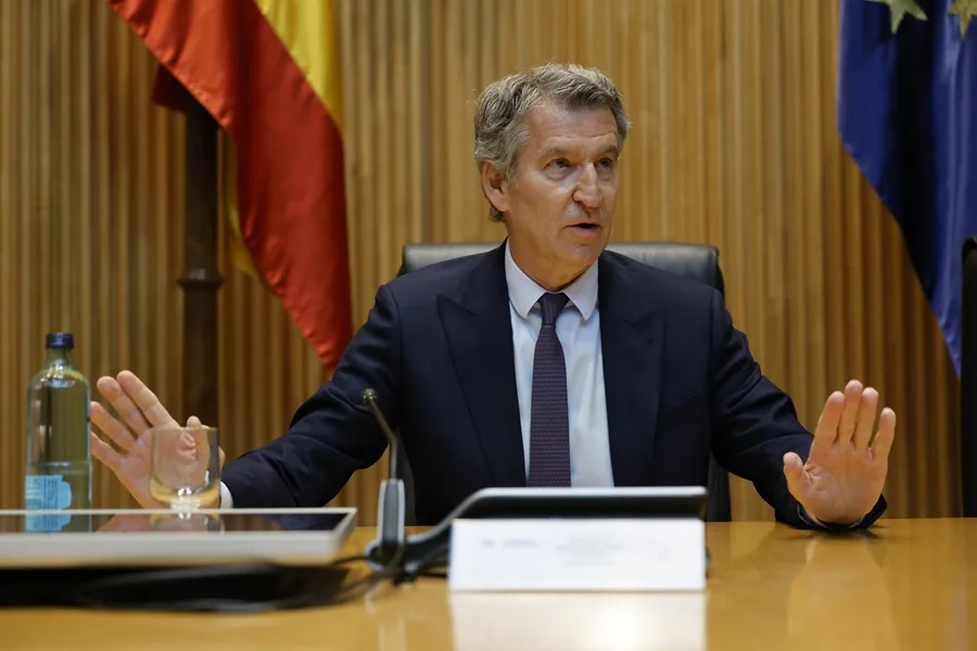 Feijóo critica la regularización de inmigrantes