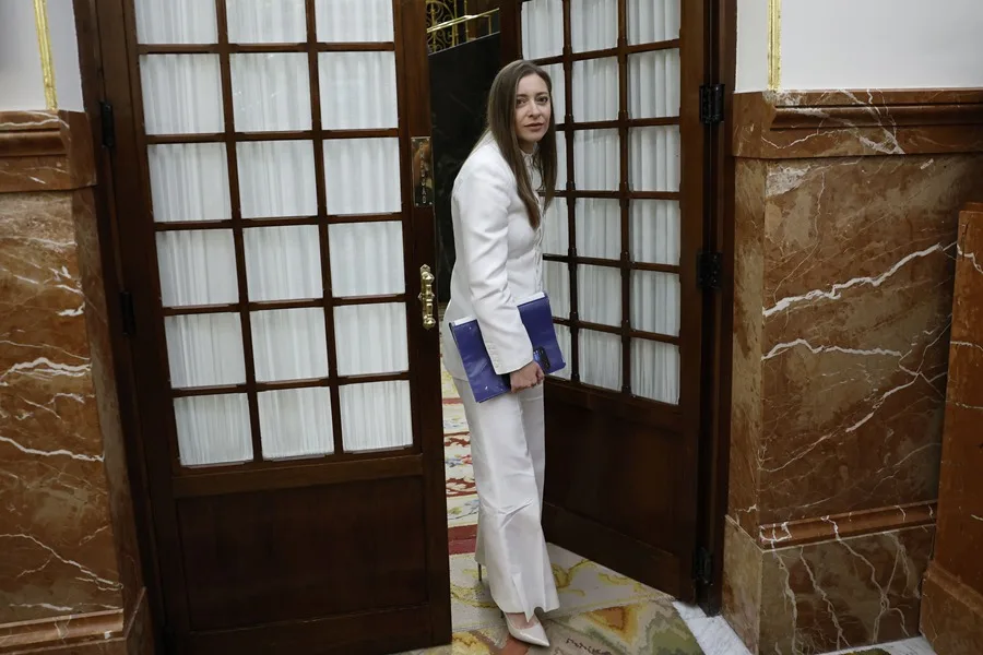 El PP enmienda una moción de Vox sobre inmigración en plena polémica por el concepto de «prioridad nacional»