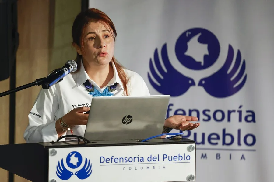 Defensora colombiana cuestiona convocatoria de Villa al Mundial
