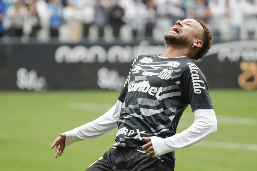 Neymar sufre lesión pero llegará al Mundial