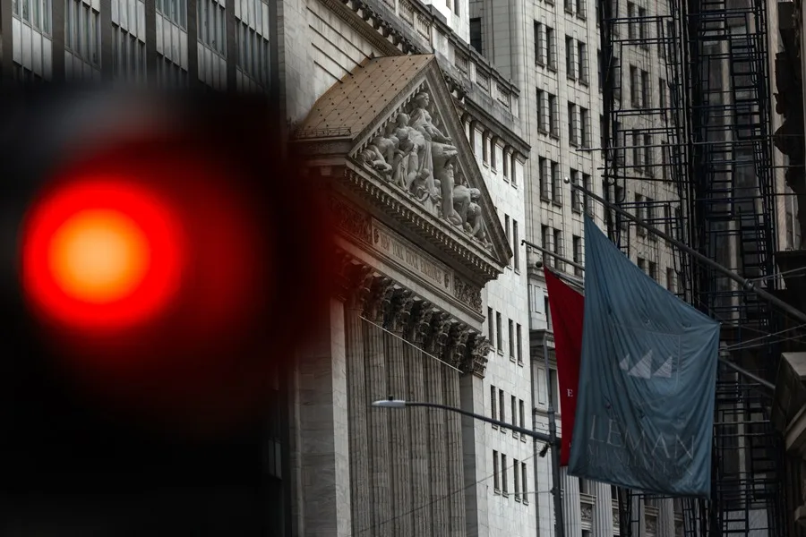 Wall Street cierra en rojo tras subida del petróleo por falta de ...