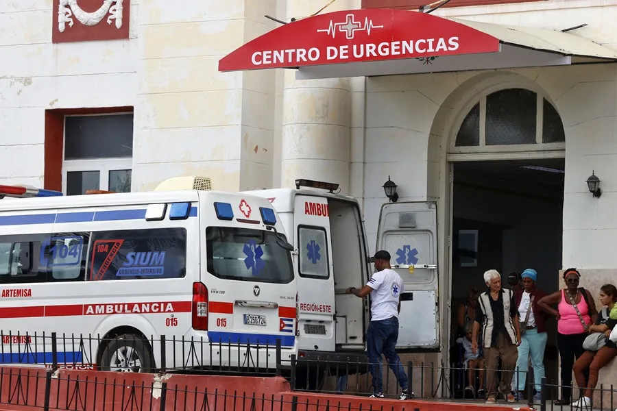 Cuba denuncia que 100.000 pacientes esperan una cirugía por el bloqueo energético de EE.UU.