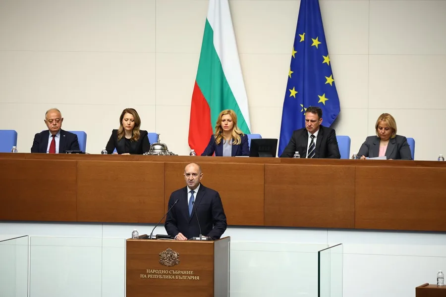 Radev es elegido primer ministro de Bulgaria con mayoría absoluta