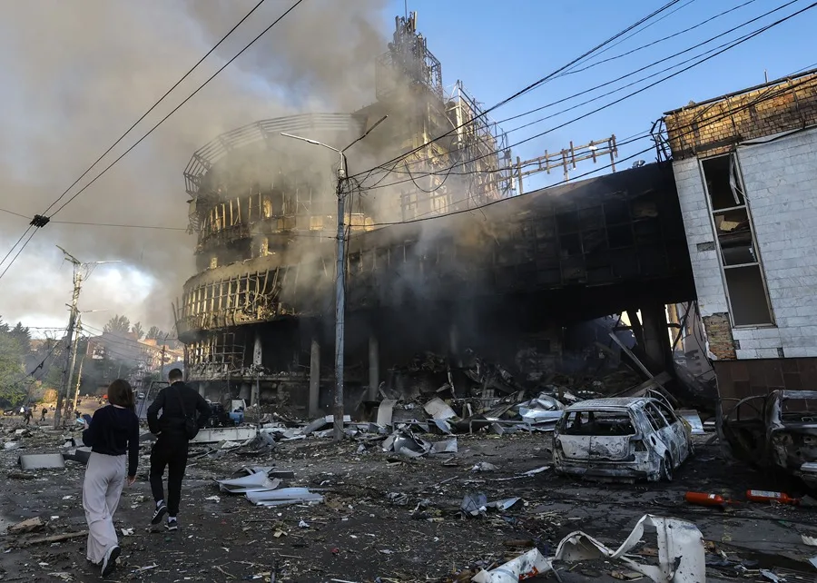 Cuatro muertos y casi 100 heridos en un bombardeo ruso a Ucrania con hipersónico Oréshnik