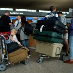 EE.UU. planea ampliar la acogida de refugiados para admitir a 10.000 sudafricanos blancos