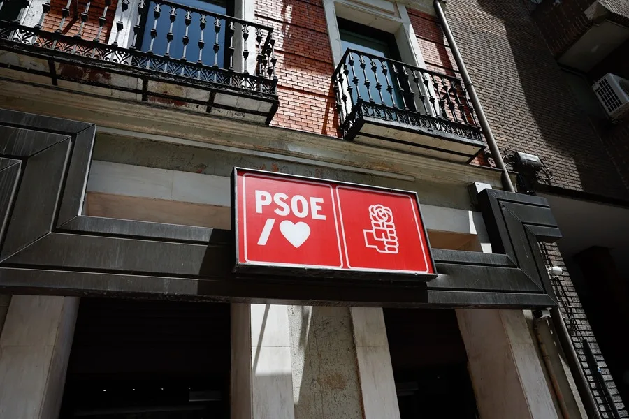 El Gobierno no ve afectada la legislatura por Zapatero mientras sus socios desoyen al PP