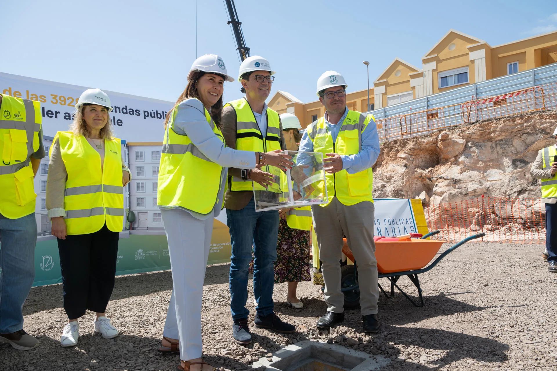 El Gobierno canario coloca la primera piedra de 47 viviendas en Puerto ...