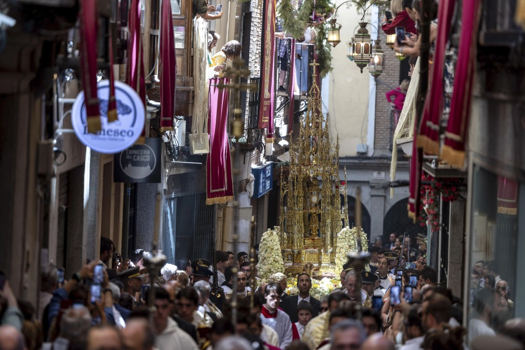 Toledo vive el Corpus con la vista puesta en la visita del papa
