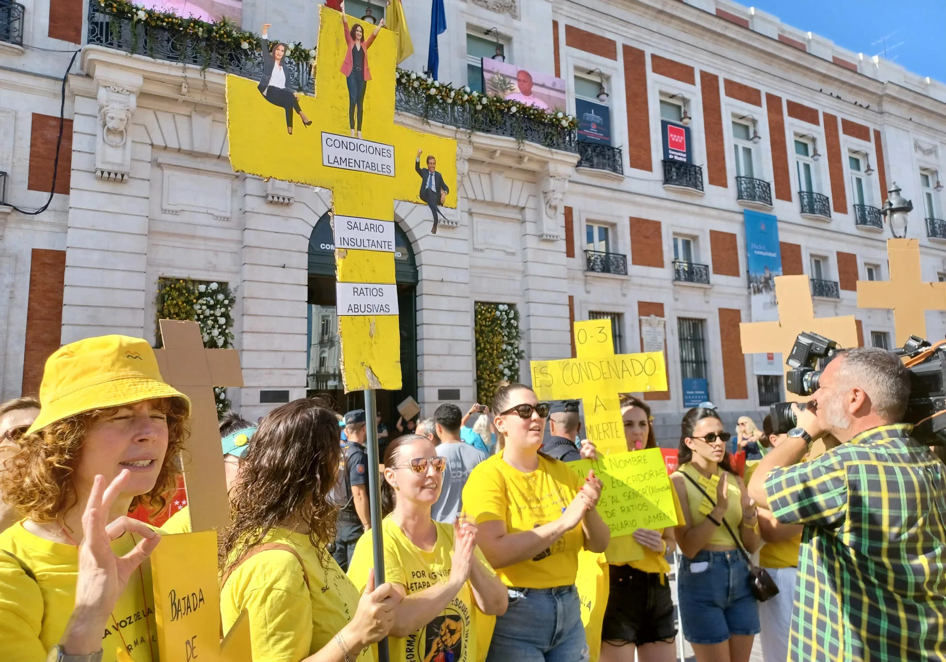 Viacrucis en Sol de las educadoras de infantil en Madrid