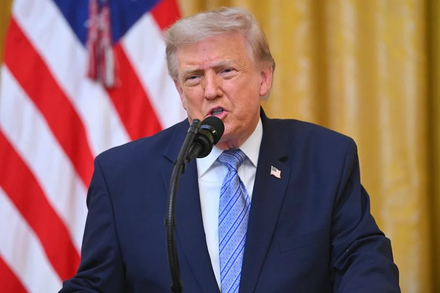 Trump ordena detener los bombardeos contra Irán para negociar y dice que hay «posibilidades» de un acuerdo