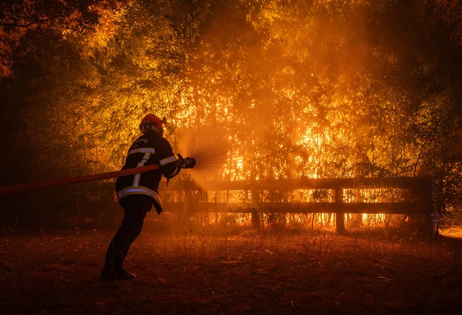 Autoridades de Gironda descartan el retorno a corto plazo de los 220.000 evacuados por el fuego