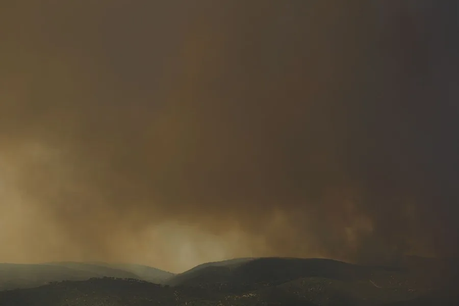 Los incendios forestales en Madrid están «fuera de capacidad de extinción»: hay más de 40.000 personas confinadas o evacuadas