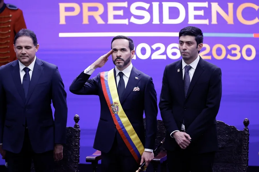 Abelardo de la Espriella jura como presidente de Colombia y abandona su acto de investidura