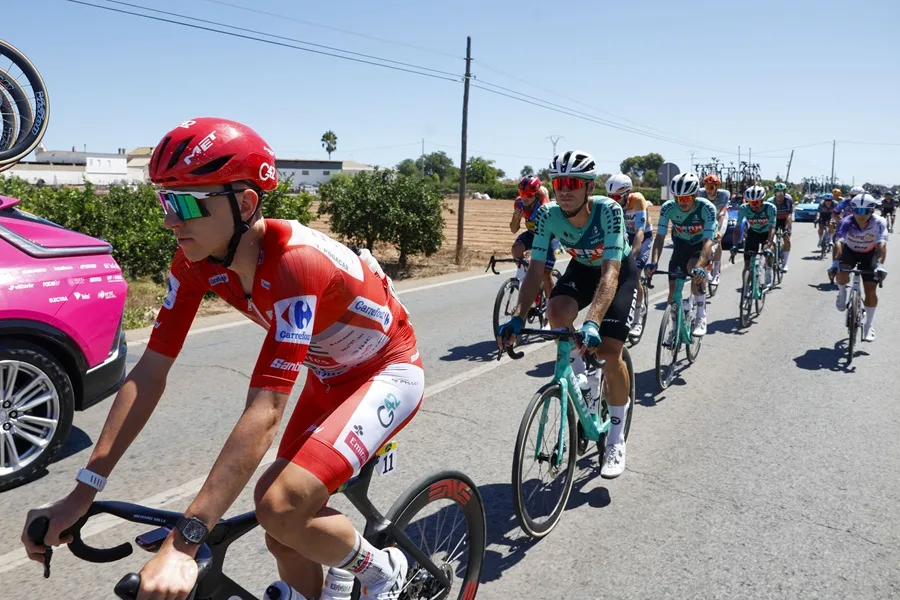 Photo: efe.com Tadej Pogacar Retires from La Vuelta After Hard Crash and Fractures Collarbone