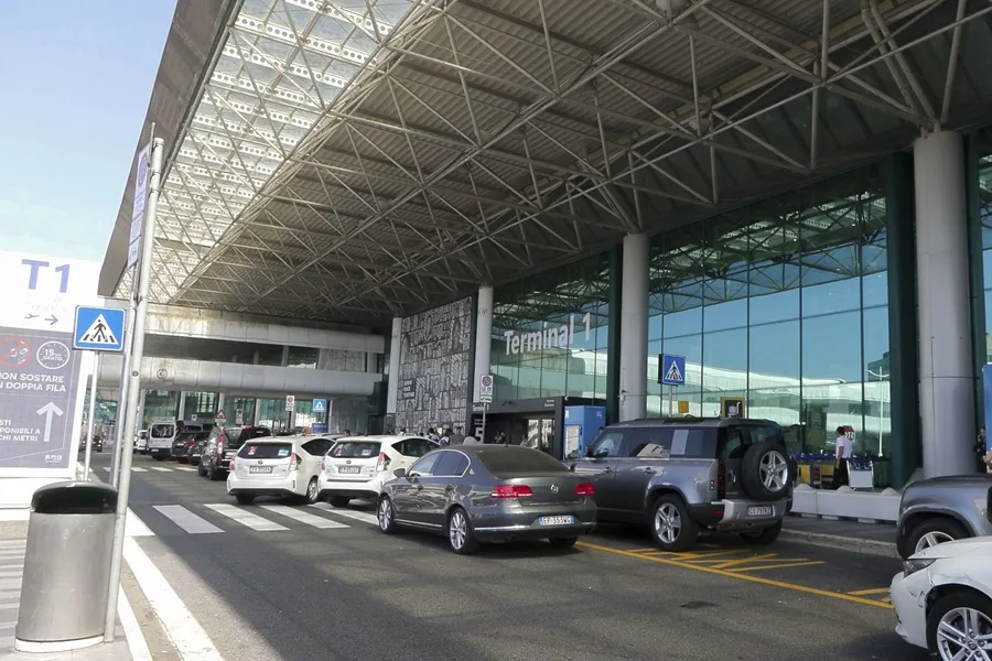 Italia dice que no acepta ultimátums y mantendrá la suspensión del Acuerdo Schengen con España
