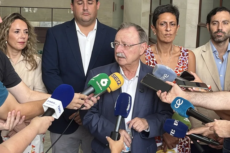 Vivas sitúa entre 8.000 y 11.000 los migrantes que siguen en Ceuta y exige su retorno