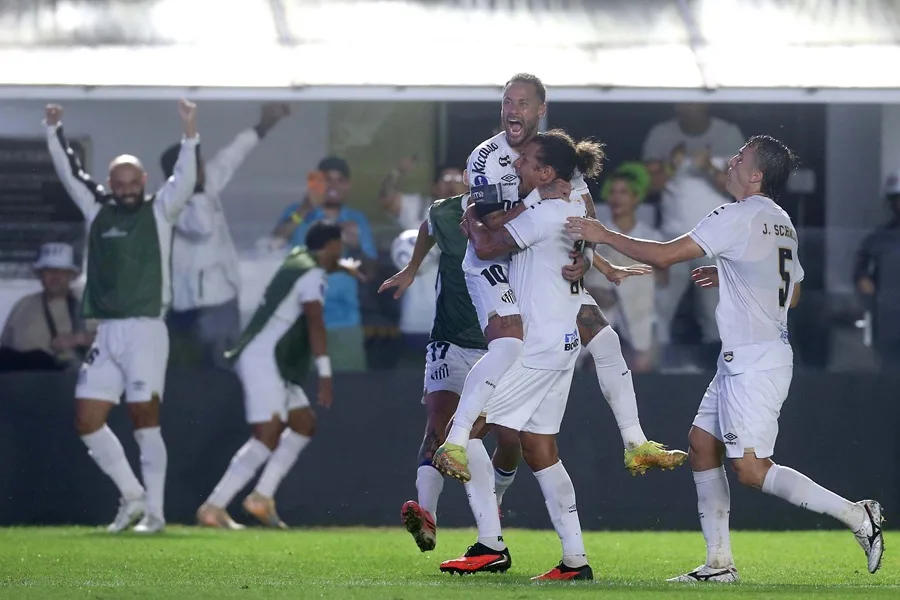 Photo: efe.com Neymar Shines with Two Assists as Santos Edge Macará in Copa Sudamericana
