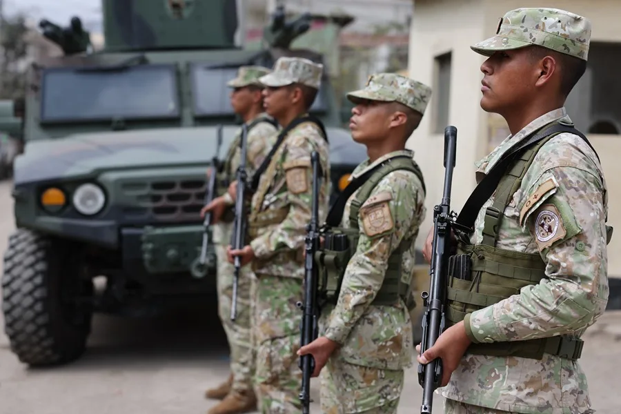 Keiko Fujimori da el primer paso para reformar las cárceles de Perú al desplegar cercos militares