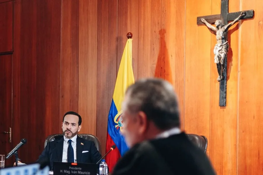 "Viva Cristo Rey", el lema de De la Espriella que abre el debate sobre política y religión en Colombia - EFE
