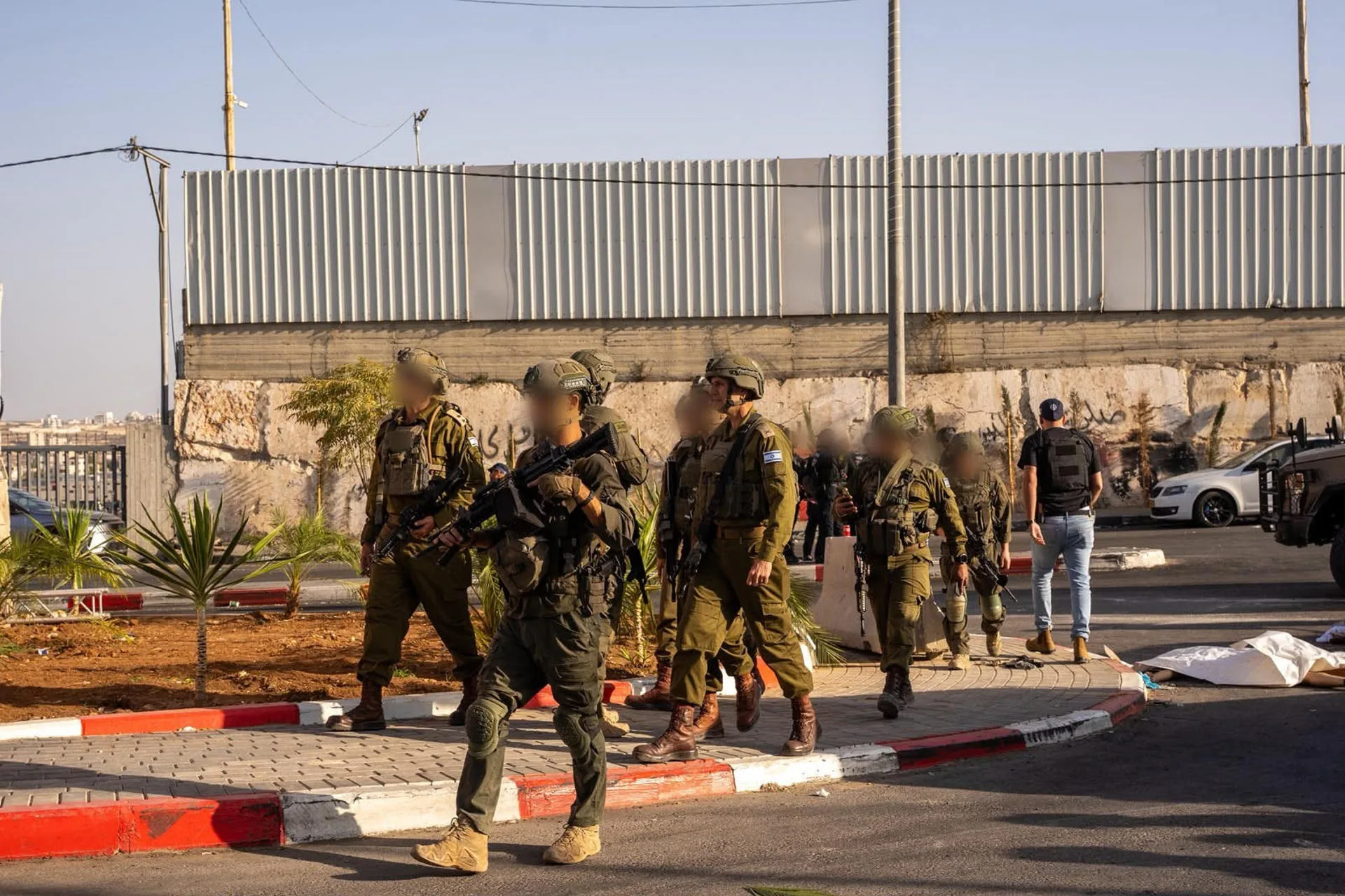Israel desplaza a 1.600 palestinos de Hebrón y mantiene cerrada la ciudad - EFE