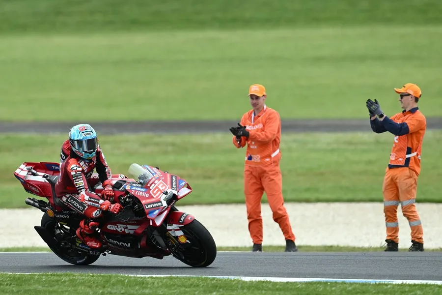 Marc Márquez vence la 'sprint' y logra la pole en Australia junto a Manuel González y Veda Pratama - EFE