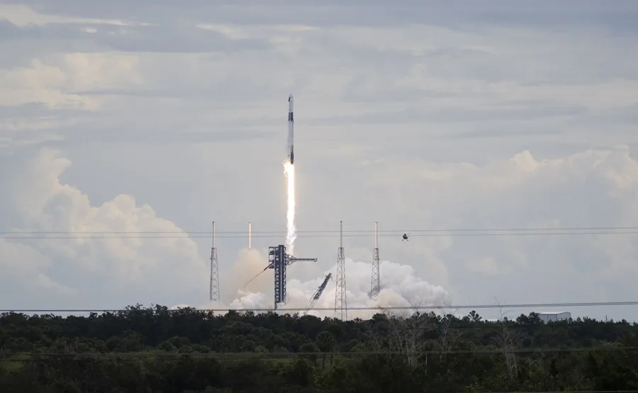 SpaceX Crew-13 llega a la EEI en tiempo récord
