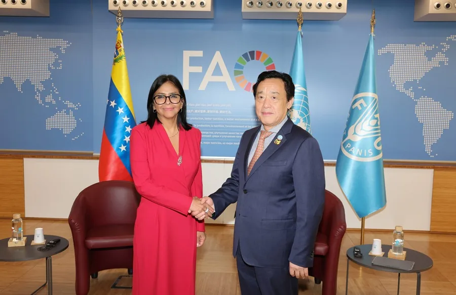 Delcy Rodríguez habla de seguridad alimentaria mundial con el director general de la FAO - EFE
