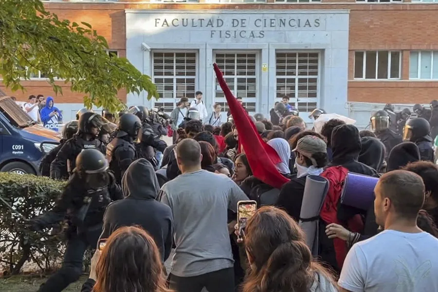 Juristas de la Complutense creen que la Policía actuó «gratuitamente» contra manifestantes