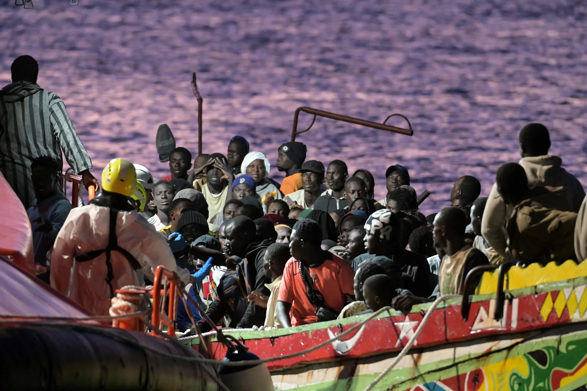 Over 400 migrants arrived on Spanish island of El Hierro